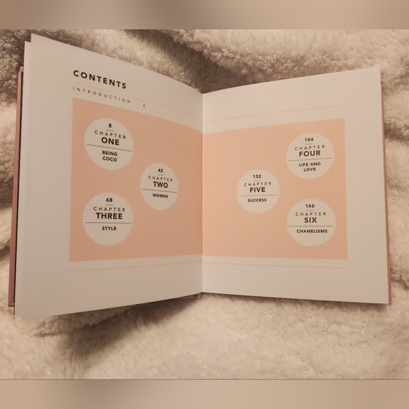 The Little Guide to Coco Chanel - Style to Live By Hardcover Book NWOT - Picture 4 of 5